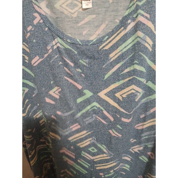 Lularoe Women's XL Blue & White Southwestern Pattern Short Sleeve Tshirt Top - Picture 2 of 8